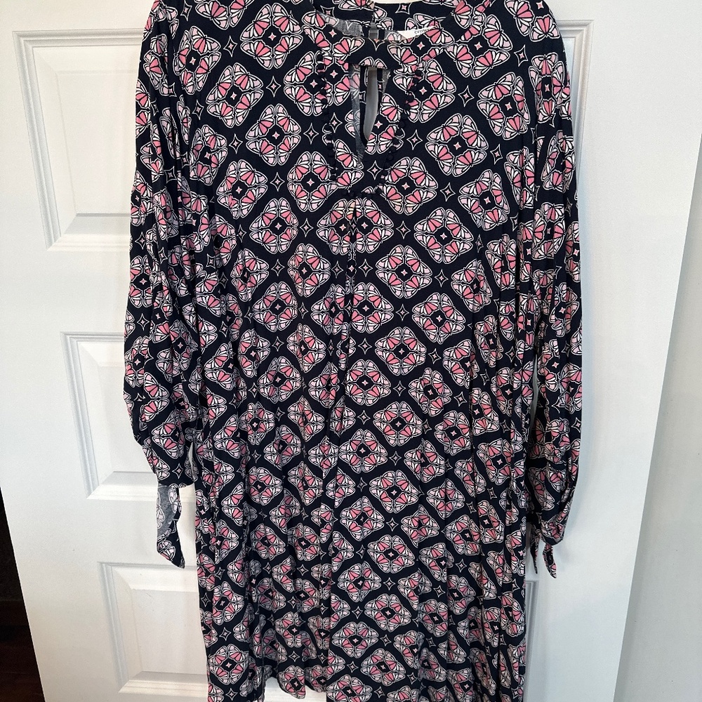 Crown and Ivy shift dress